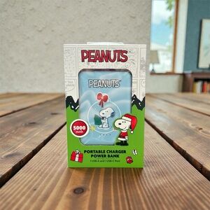 Peanuts Snoopy Portable Charger Power Bank NWT